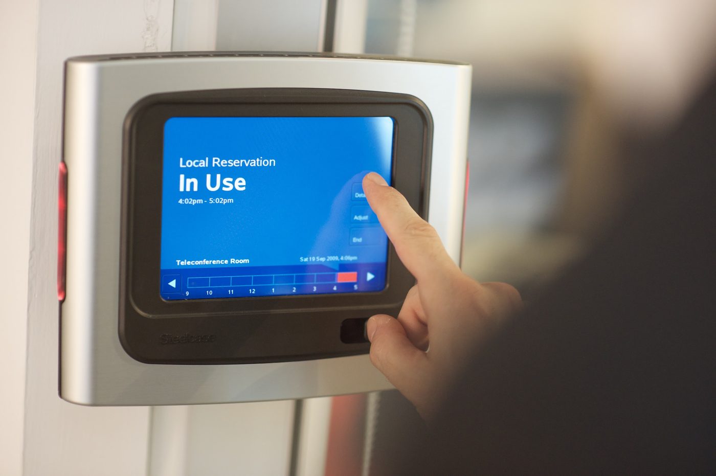 Steelcase RoomWizard — meeting-room scheduling display